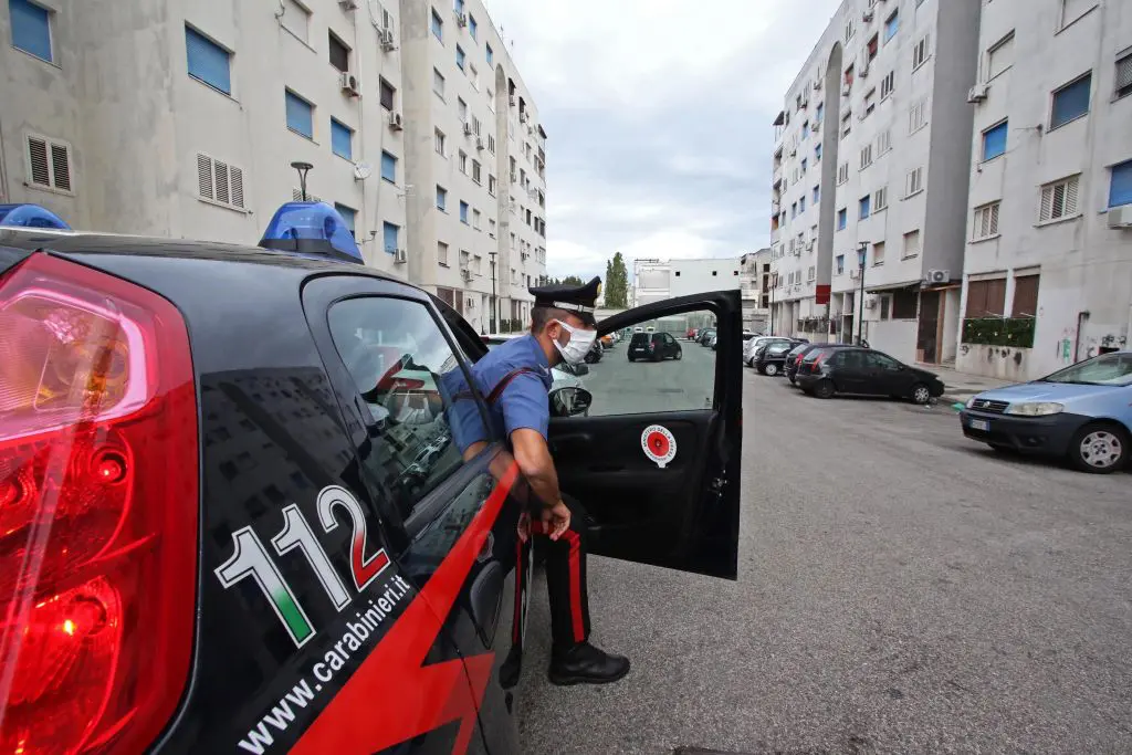 Napoli, ucciso nella notte un 19enne, fermato un 17enne