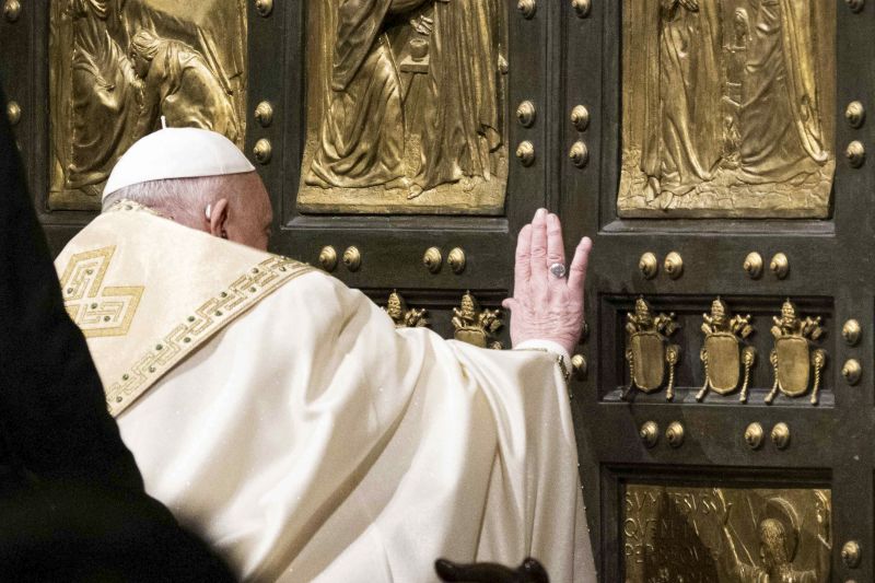 Giubileo, il Papa apre la porta di Rebibbia, “La speranza non delude”